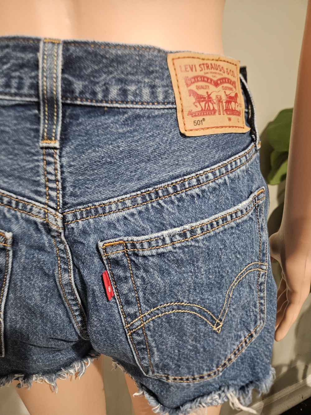Levi's 501 Original Distressed Denim Cutoff Shorts Medium Wash Size W25 - Picture 10 of 16